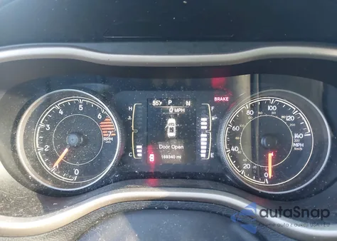 2017 Jeep Cherokee Altitude Fwd from USA, damaged, VIN 1C4PJLAB3HW572430